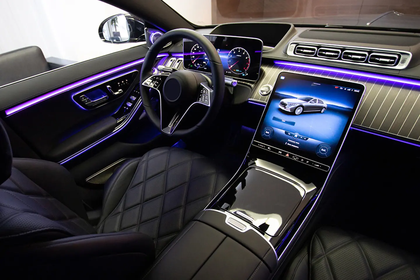 Interior digital de um carro de luxo