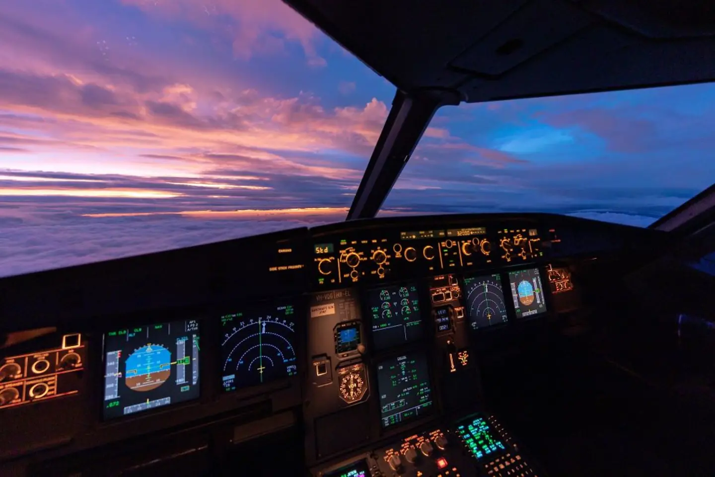 Sonnenuntergang im Cockpit des Airbus A320